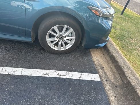 Used 2025 Toyota Camry LE w/ Convenience Package image 4