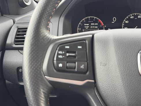 Used 2025 Honda Ridgeline TrailSport image 25