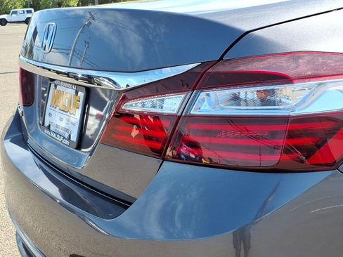 Used 2017 Honda Accord EX image 6