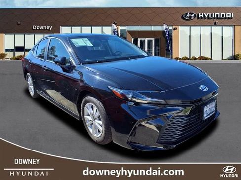 Used 2025 Toyota Camry LE image 2