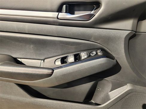 Used 2024 Nissan Altima 2.5 SR image 17