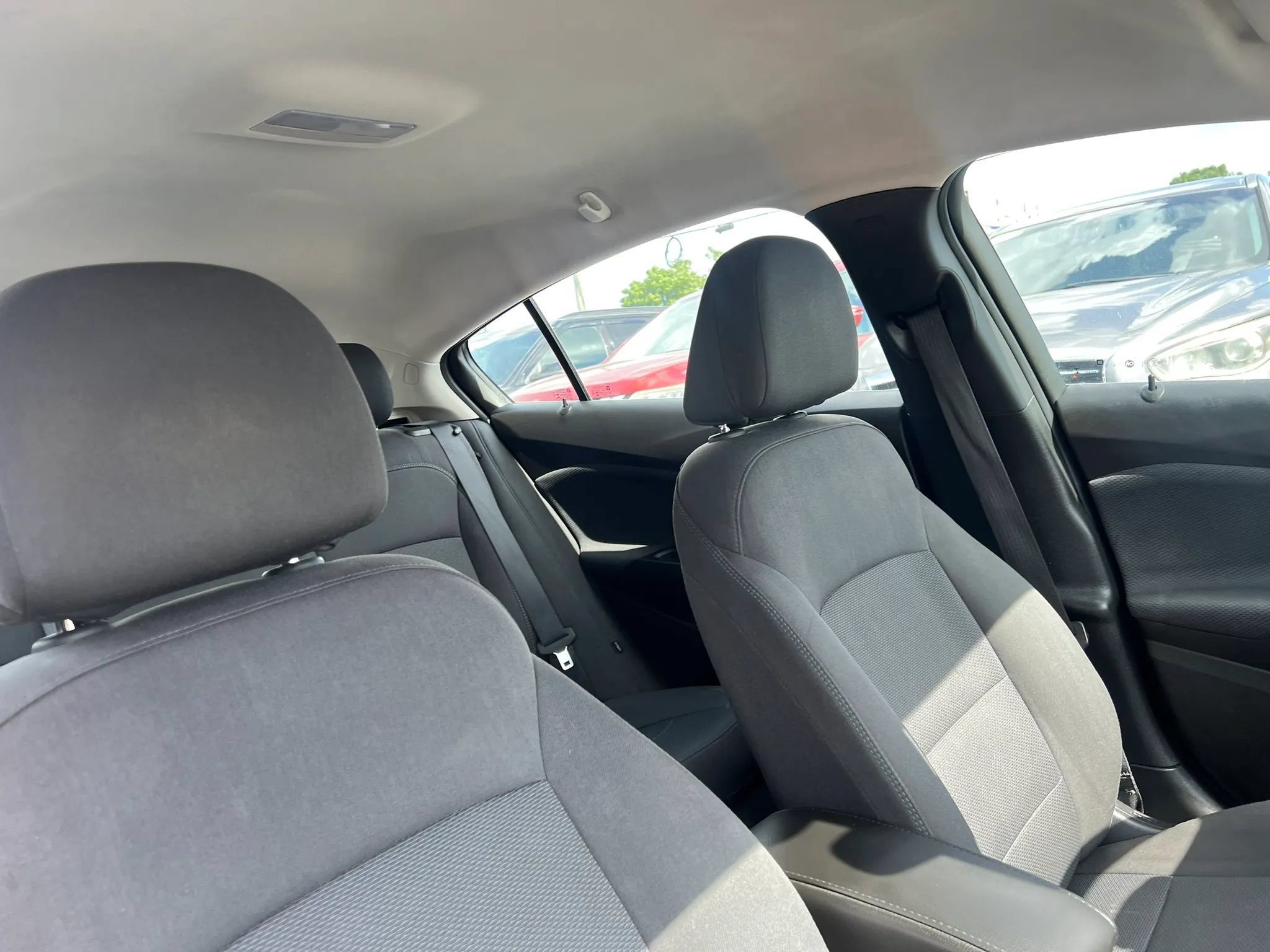 Used 2018 Chevrolet Cruze LT w/ Convenience Package FWD image 17