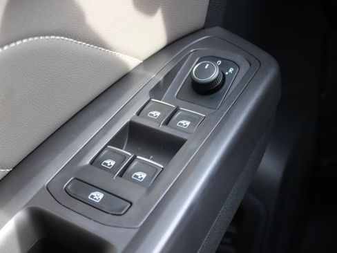 Used 2022 Volkswagen Atlas Cross Sport SEL image 18