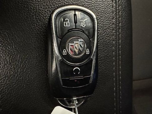 Used 2020 Buick Encore GX Preferred w/ Cold Weather Comfort Package AWD/4WD image 17