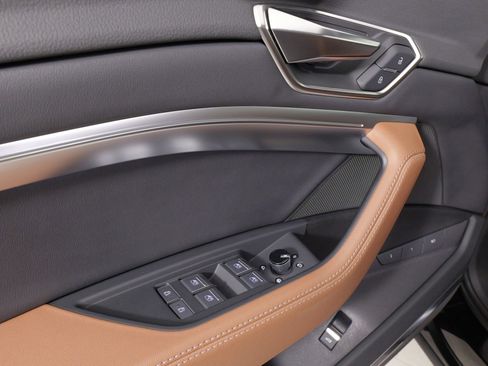 Used 2024 Audi Q8 e-tron Premium Plus w/ Premium Plus Package image 26