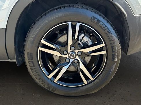 Used 2025 Volvo XC40 B5 Core AWD/4WD image 25