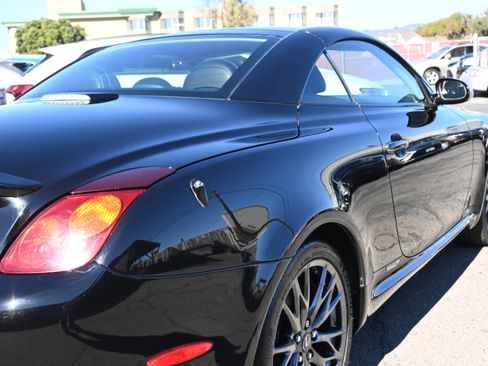 Used 2005 Lexus SC 430 Convertible image 21