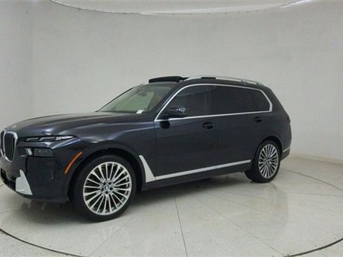 Used 2025 BMW X7 xDrive40i w/ Executive Package image 71