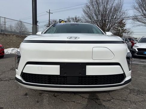 Used 2025 Hyundai Kona SEL image 2