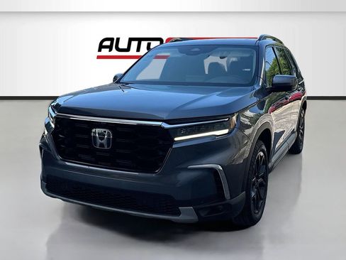 Used 2025 Honda Pilot Elite image 3