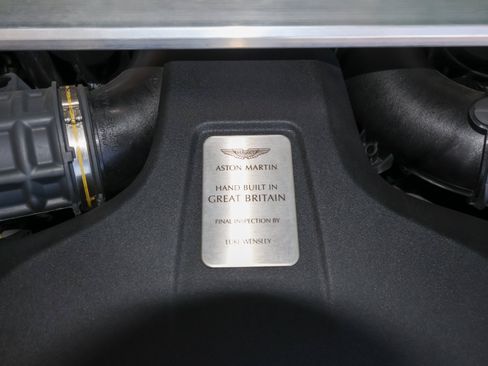 Used 2023 Aston Martin V8 Vantage Roadster RWD image 48