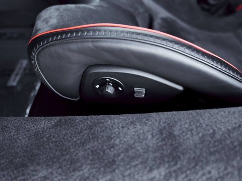Used 2023 McLaren Artura RWD image 42