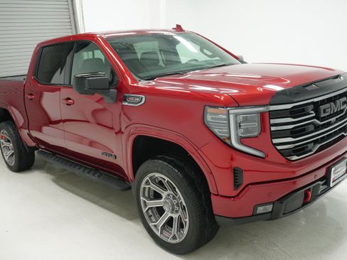 Used 2025 GMC Sierra 1500 AT4 w/ AT4 Premium Package AWD/4WD image 3