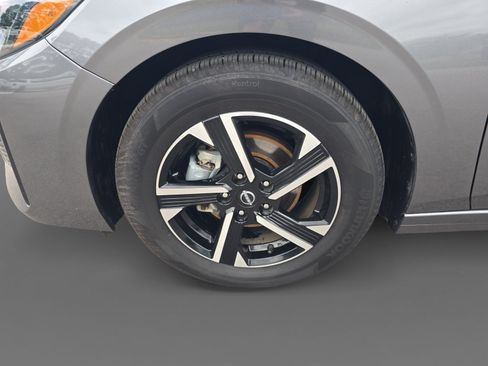 Used 2024 Nissan Sentra SV FWD image 10