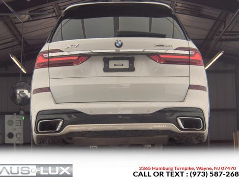 Used 2022 BMW X7 xDrive40i w/ M Sport Package AWD/4WD image 9