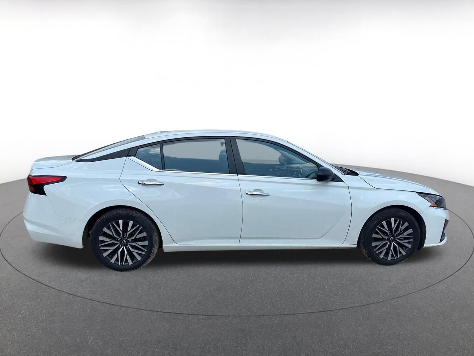Used 2025 Nissan Altima 2.5 SV FWD image 18