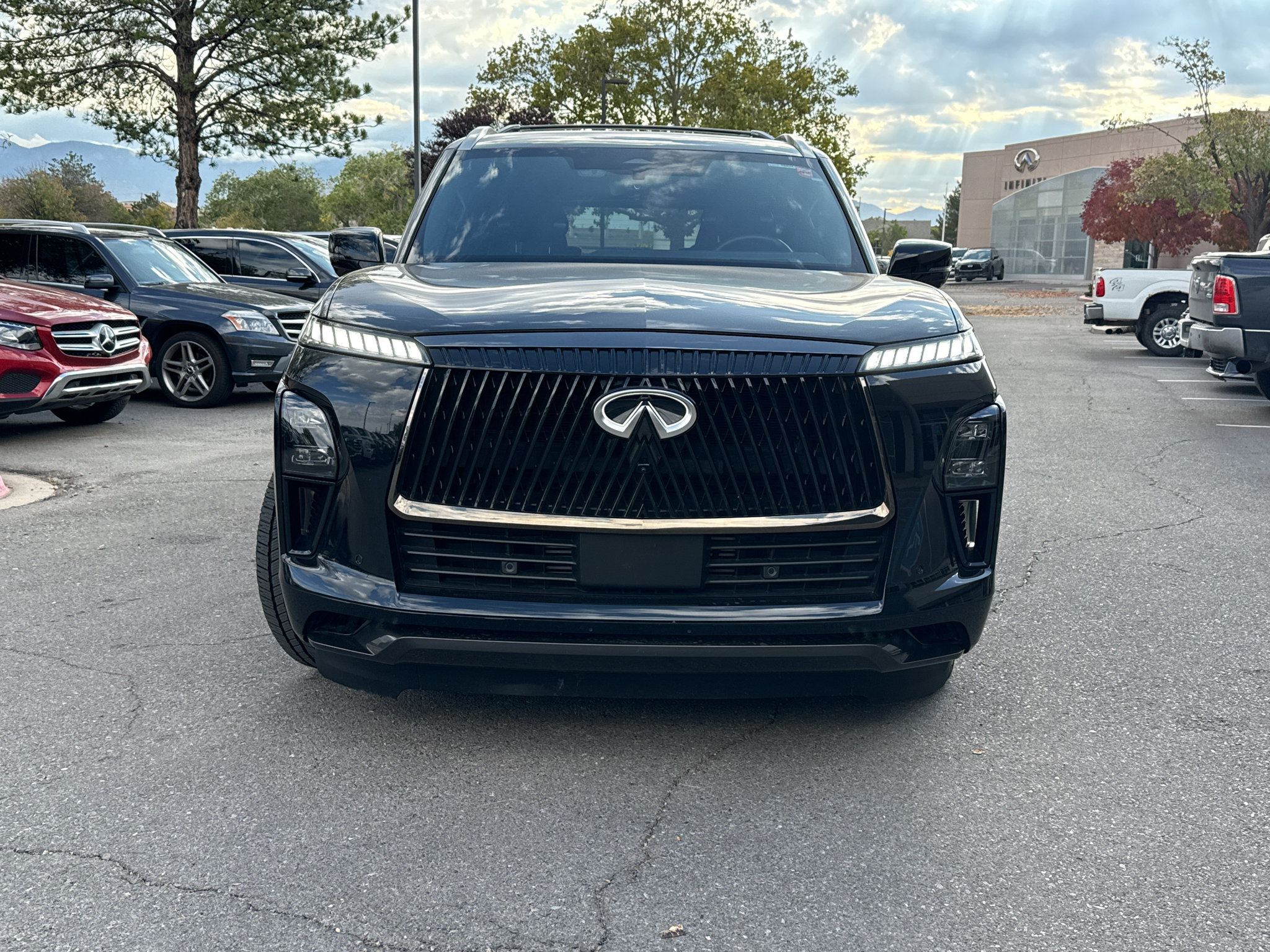 Used 2026 INFINITI QX80 Autograph AWD/4WD image 2