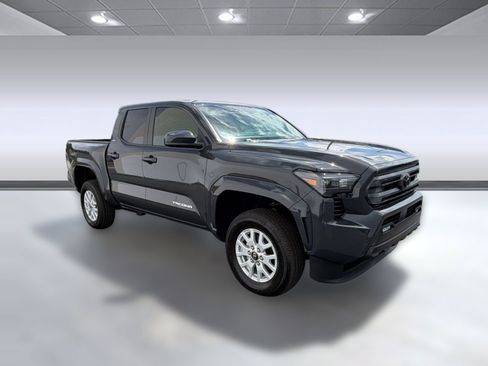 Used 2025 Toyota Tacoma SR5 RWD image 6