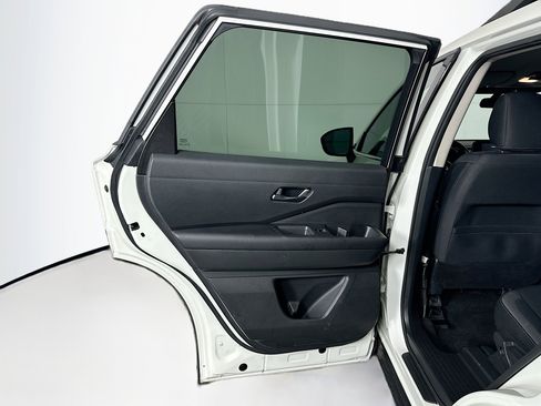 Used 2024 Nissan Pathfinder SV image 26