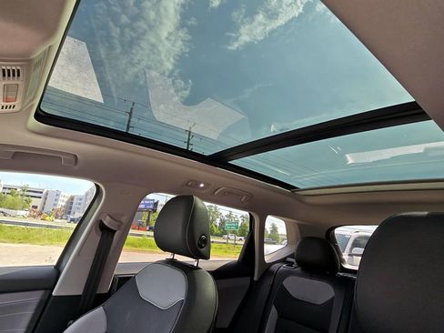 Used 2024 Volkswagen Taos SEL image 30