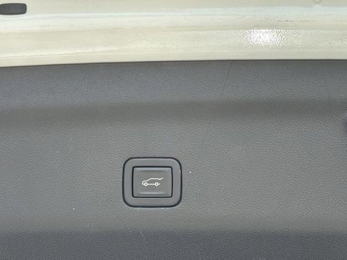 Used 2023 Chevrolet Suburban Premier AWD/4WD image 22