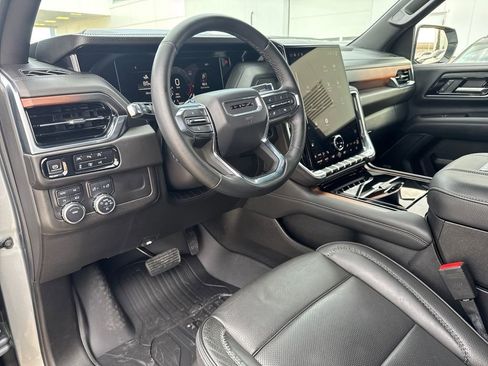 Certified 2025 GMC Yukon Denali image 11