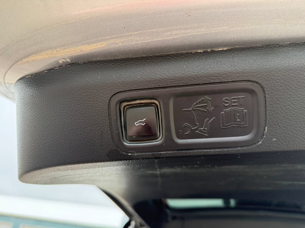 Used 2020 Ford Expedition Max XLT w/ Equipment Group 202A AWD/4WD image 18