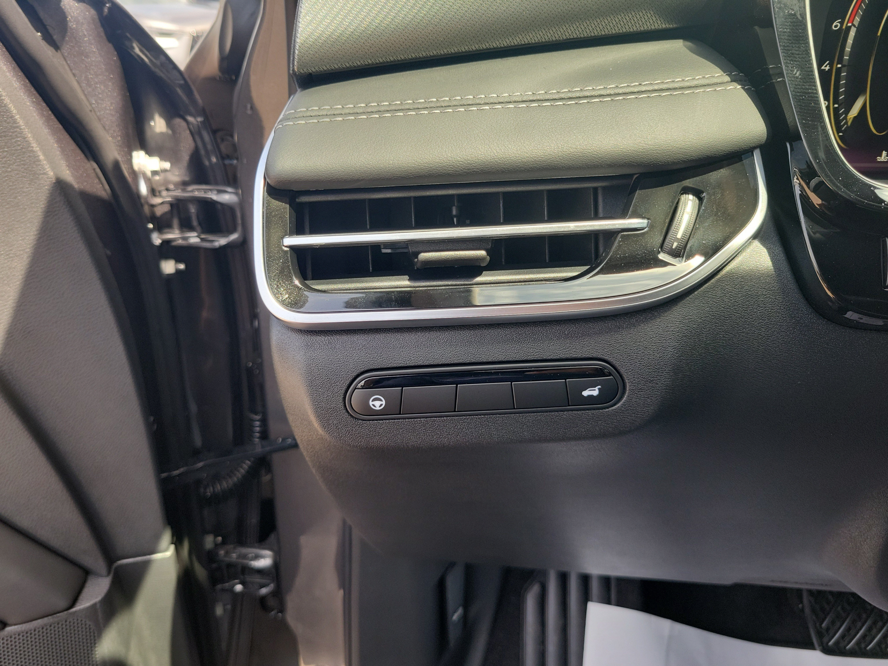 New 2027 INFINITI QX60 Luxe w/ Cargo Package FWD image 20