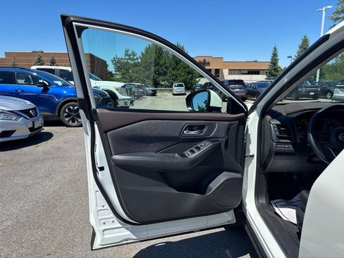 Used 2023 Nissan Rogue SV AWD/4WD image 16