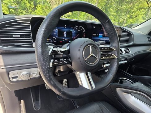 Used 2024 Mercedes-Benz GLS 450 4MATIC image 9