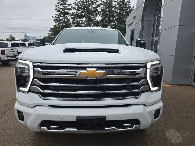 Used 2024 Chevrolet Silverado 2500 High Country w/ Technology Package AWD/4WD image 2