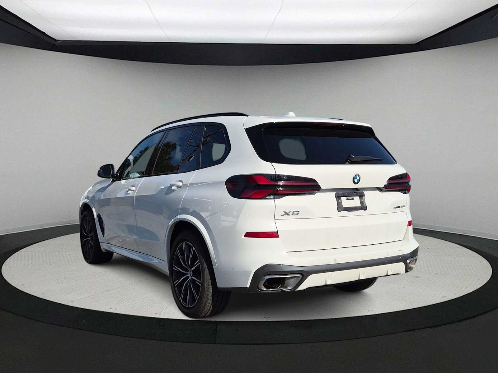 Used 2026 BMW X5 xDrive40i w/ M Sport Package AWD/4WD image 6