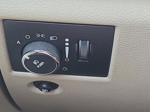 Used 2012 Jeep Grand Cherokee Overland AWD/4WD image 19