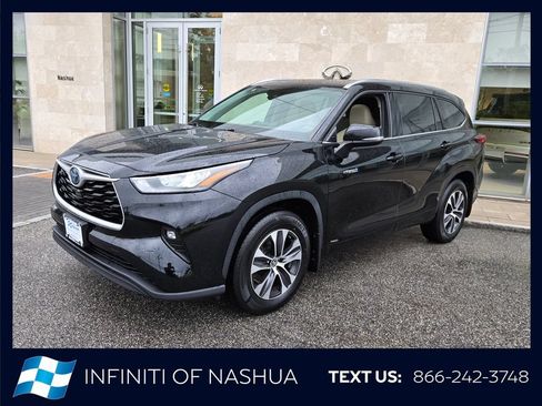 Used 2020 Toyota Highlander XLE AWD/4WD image 2