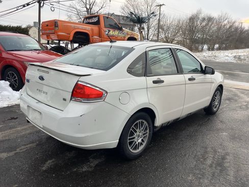 Used 2010 Ford Focus SE image 7