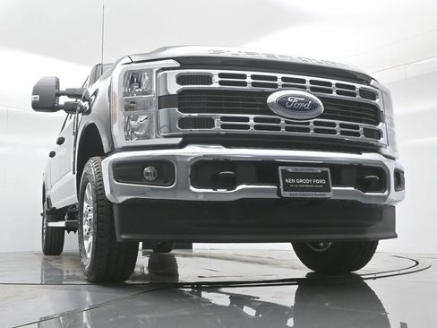 Certified 2024 Ford F250 XLT w/ FX4 Off-Road Package image 48