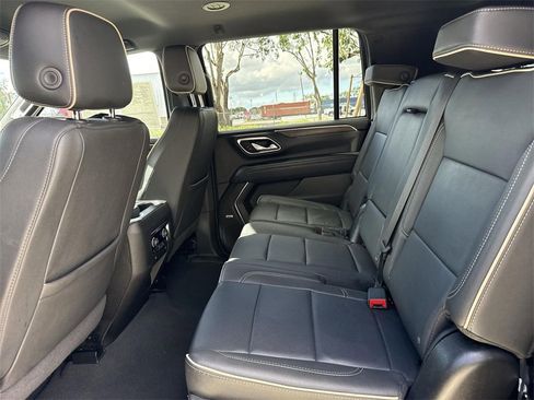 Used 2024 Chevrolet Suburban Premier image 23