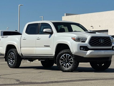 Used 2021 Toyota Tacoma TRD Sport w/ Technology Package AWD/4WD image 2
