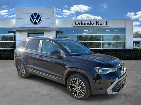 New 2026 Volkswagen Taos SE FWD image 1