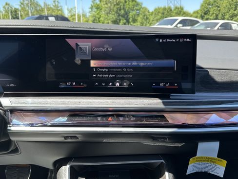 Used 2025 BMW i7 xDrive60 w/ M Sport Package RWD image 29