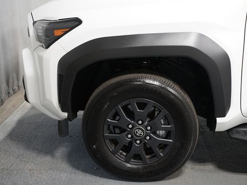 Certified 2025 Toyota 4Runner SR5 AWD/4WD image 5