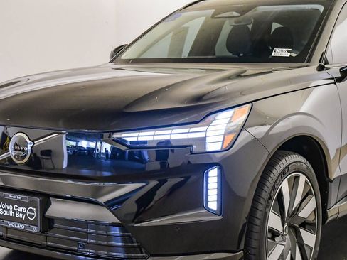 Certified 2026 Volvo EX90 Plus AWD/4WD image 8