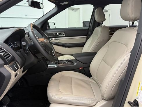 Used 2018 Ford Explorer XLT w/ Equipment Group 202A image 12