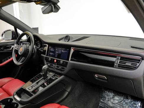 Used 2024 Porsche Macan w/ Premium Plus Package AWD/4WD image 17