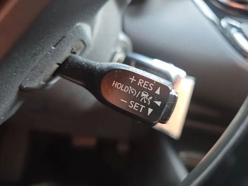 Used 2018 Toyota C-HR XLE FWD image 20