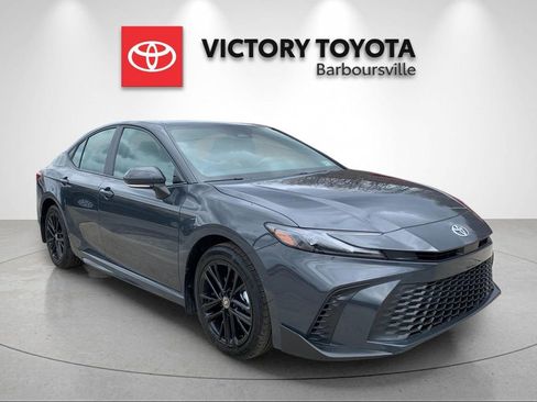 Used 2025 Toyota Camry SE image 5