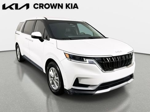 Used 2024 Kia Carnival LX image 3