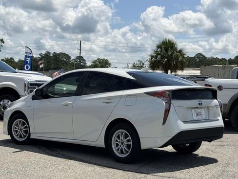 Used 2016 Toyota Prius Four FWD image 9