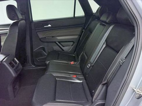 Used 2023 Volkswagen Atlas Cross Sport SE w/ Panoramic Sunroof Package FWD image 17