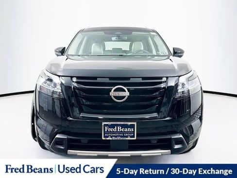 Certified 2024 Nissan Pathfinder SL w/ Black Appearance Package image 2
